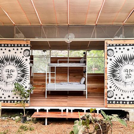הוסטל אוביטה Nomadic Surf Camp מראה חיצוני תמונה