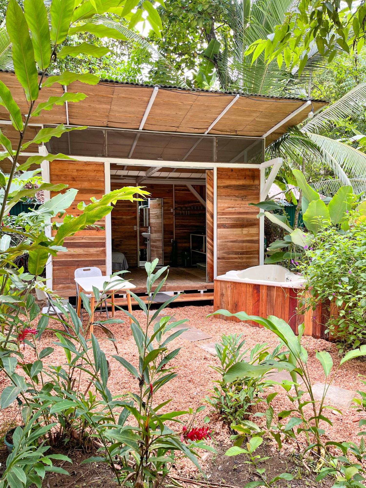הוסטל אוביטה Nomadic Surf Camp מראה חיצוני תמונה