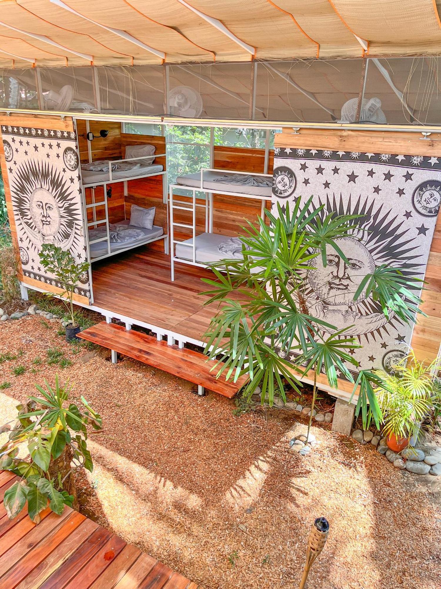 הוסטל אוביטה Nomadic Surf Camp מראה חיצוני תמונה